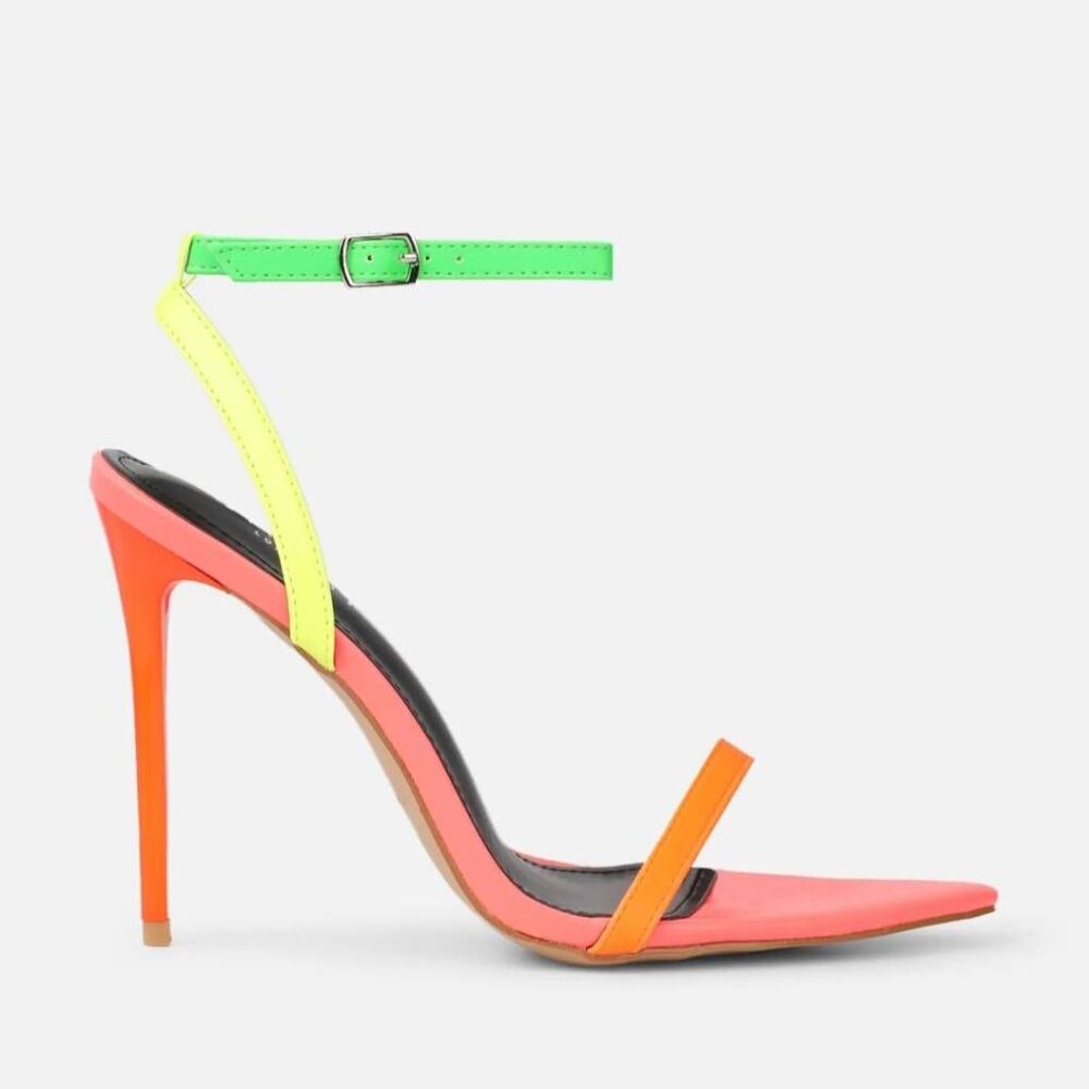 NWOT Simmi Estafaniaa Heels